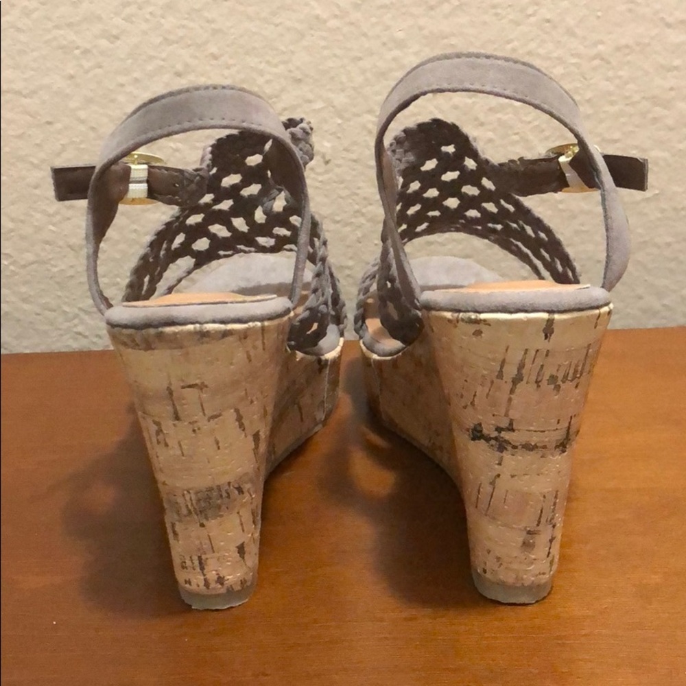 Wedge - Picture 3 of 5